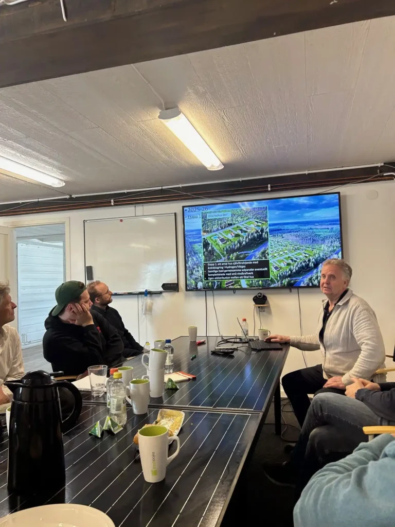 Genomgång hos H2Solo vid solcellsbord.